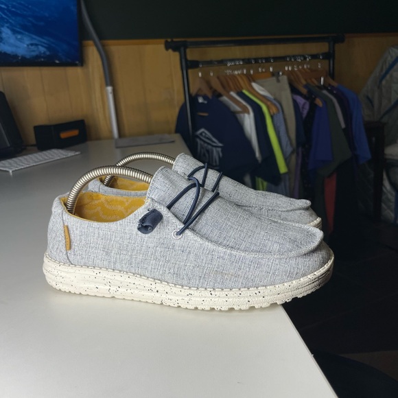 Hey Dude Women's Wendy Slip On Comfort Sneaker Size 8.0 M, Chambray White/Blue - Picture 2 of 7